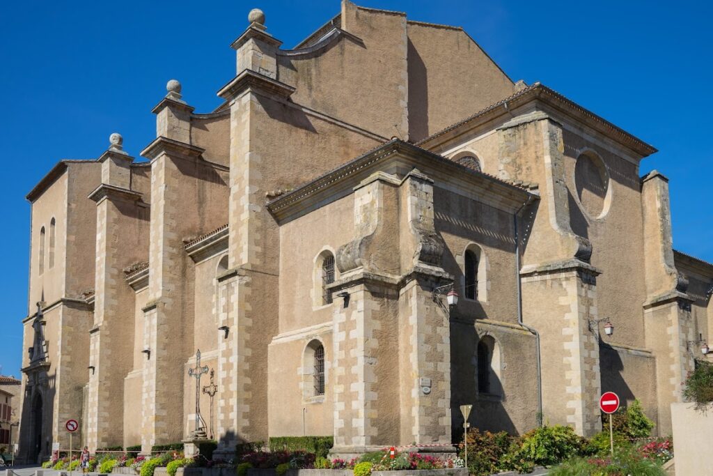 Castres Cathedral: A Former Benedictine Abbey and Baroque Cathedral in France 1 Castres Cathedral