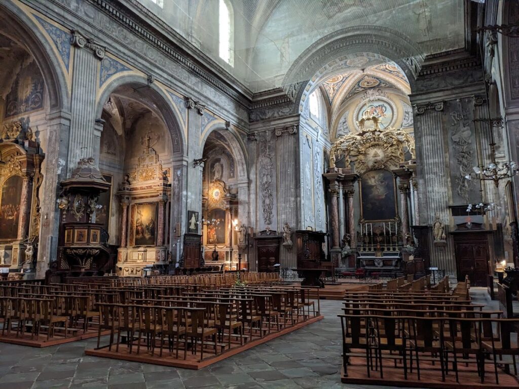 Castres Cathedral: A Former Benedictine Abbey and Baroque Cathedral in France 2 Castres Cathedral