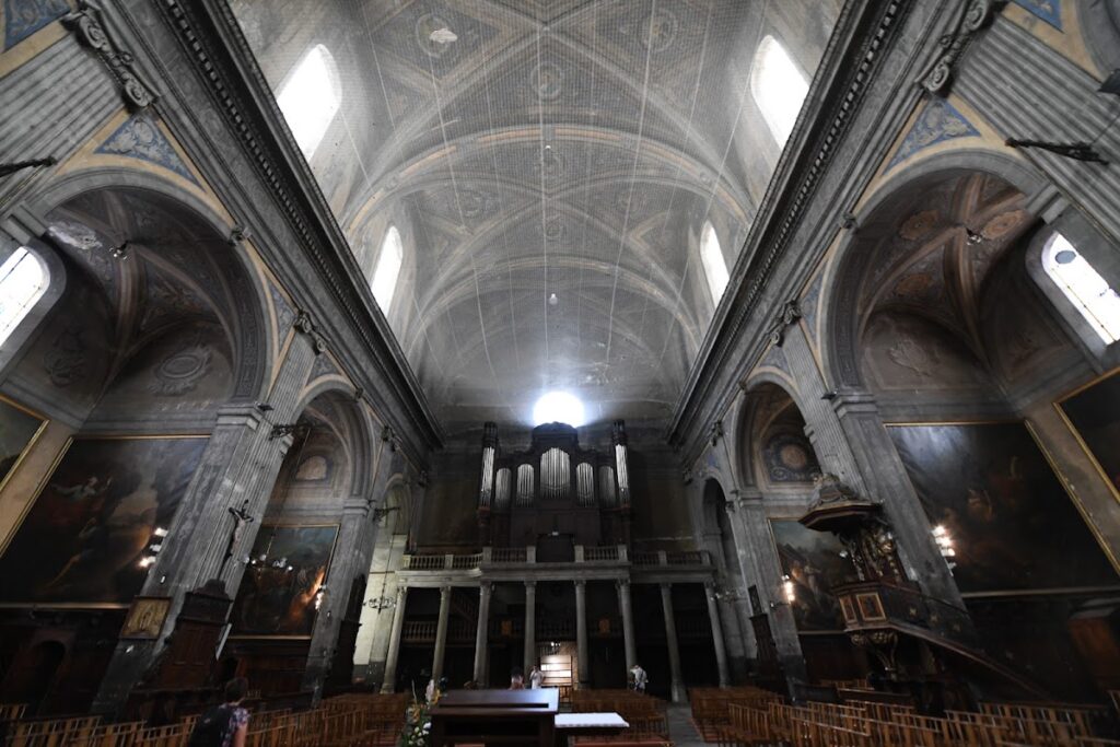 Castres Cathedral: A Former Benedictine Abbey and Baroque Cathedral in France 3 Castres Cathedral