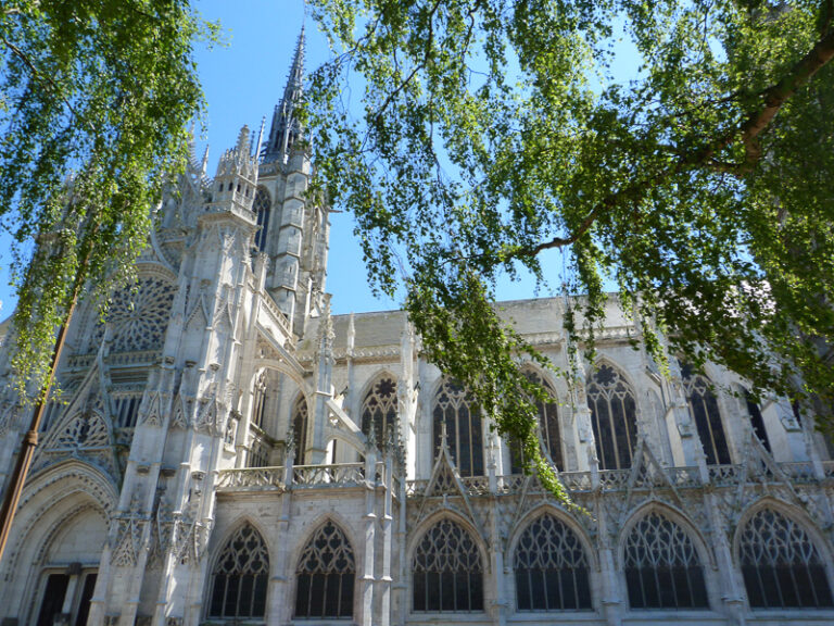 Évreux Cathedral: Roman Catholic Cathedral and Seat of the Diocese of Évreux