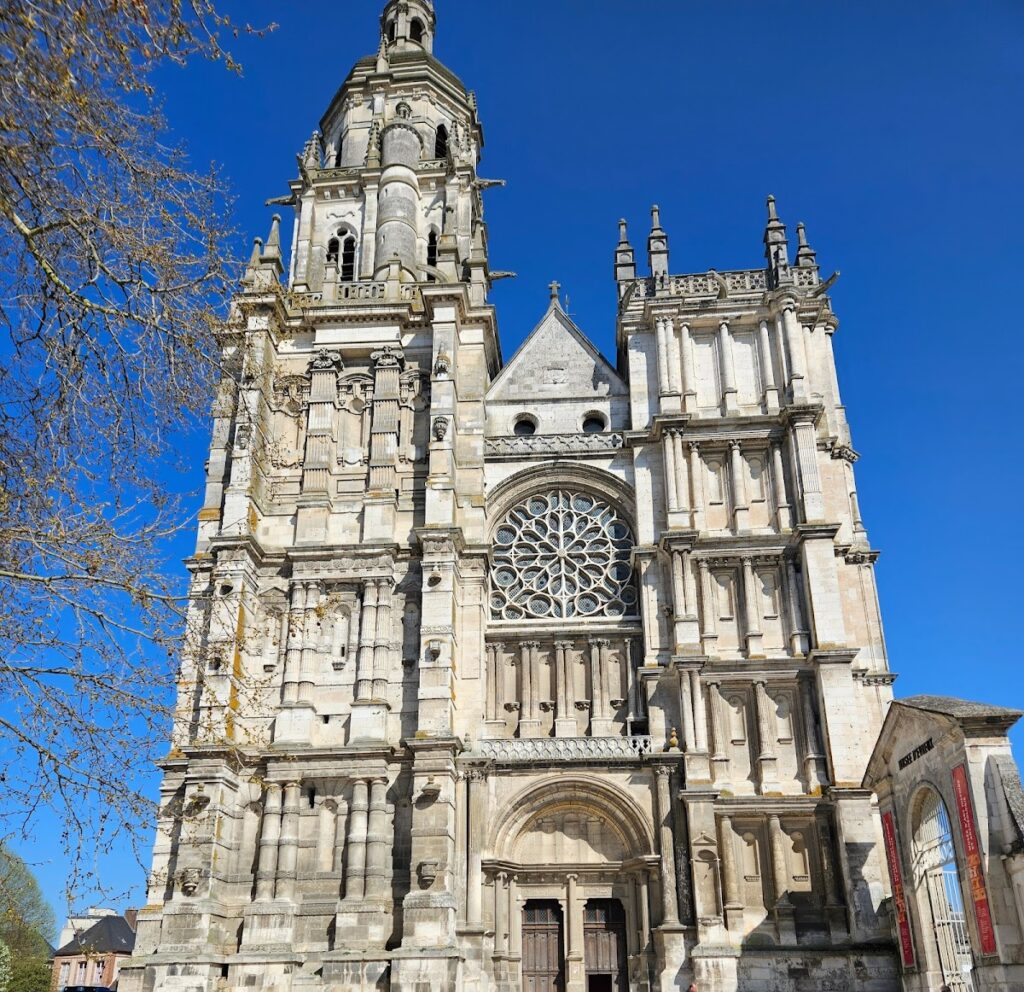 Évreux Cathedral: Roman Catholic Cathedral and Seat of the Diocese of Évreux 2 Évreux Cathedral