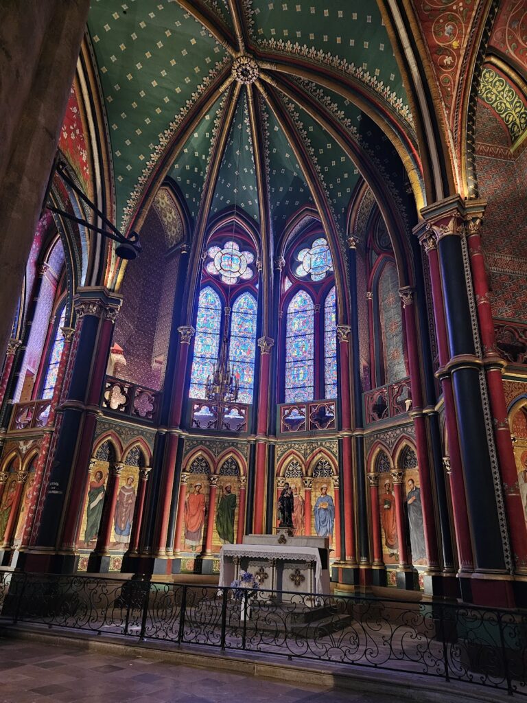 Bayonne Cathedral: A Gothic Episcopal Church in France 4 Bayonne Cathedral