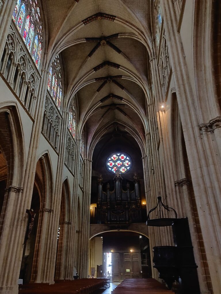 Bayonne Cathedral: A Gothic Episcopal Church in France 5 Bayonne Cathedral
