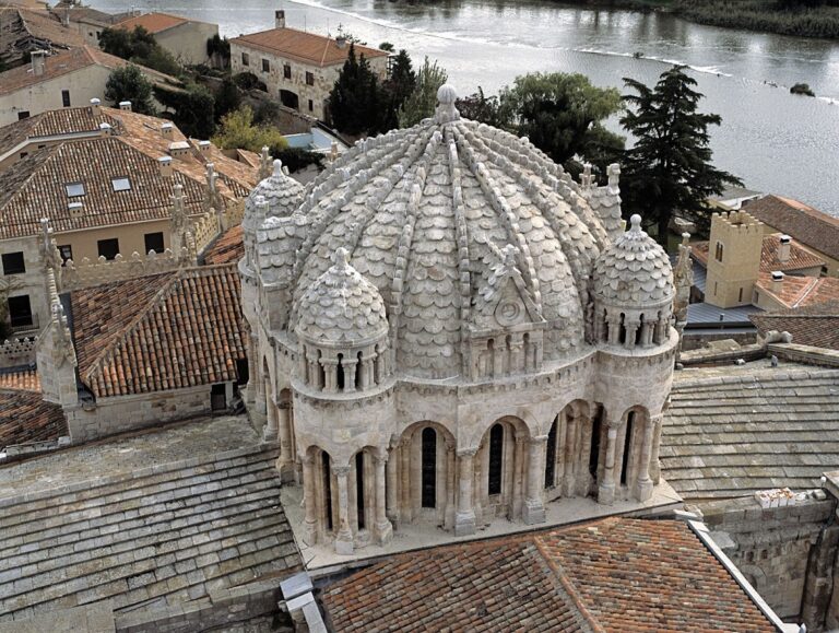 Cathedral of Zamora: A Romanesque Cathedral in Spain