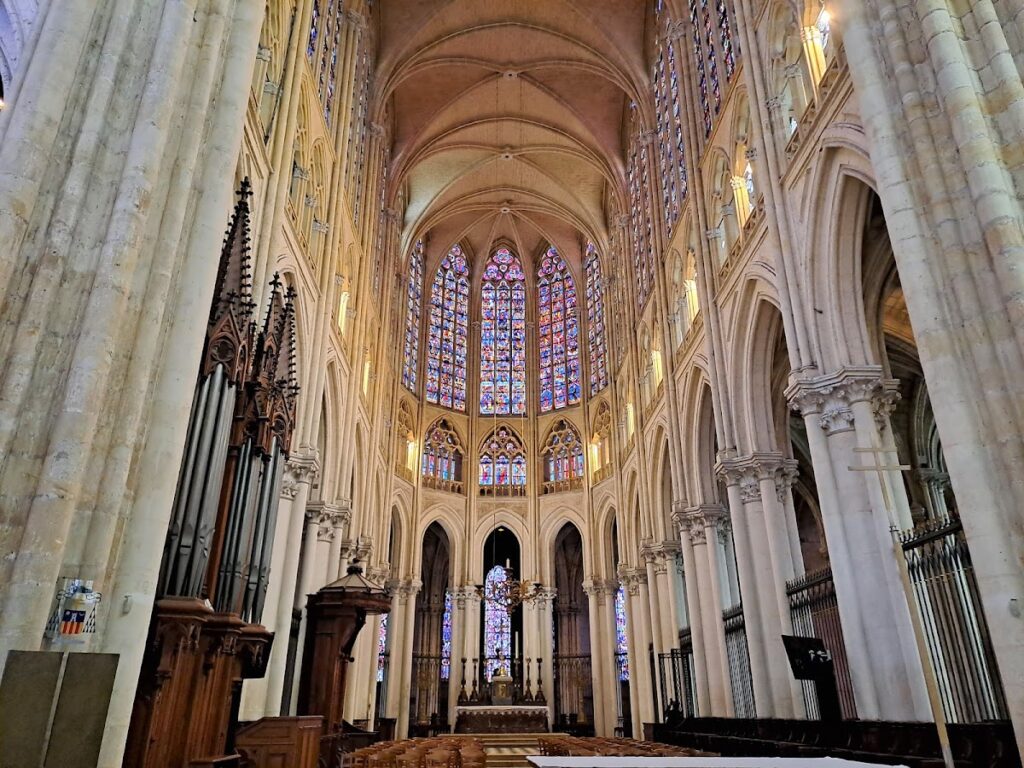 Tours Cathedral: A French Cathedral Built Across Five Centuries 3 Tours Cathedral