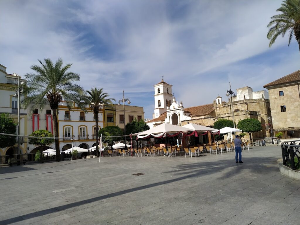Co-cathedral of Saint Mary Major of Mérida: A Metropolitan Church in Spain 2 Co-cathedral of Saint Mary Major of Mérida