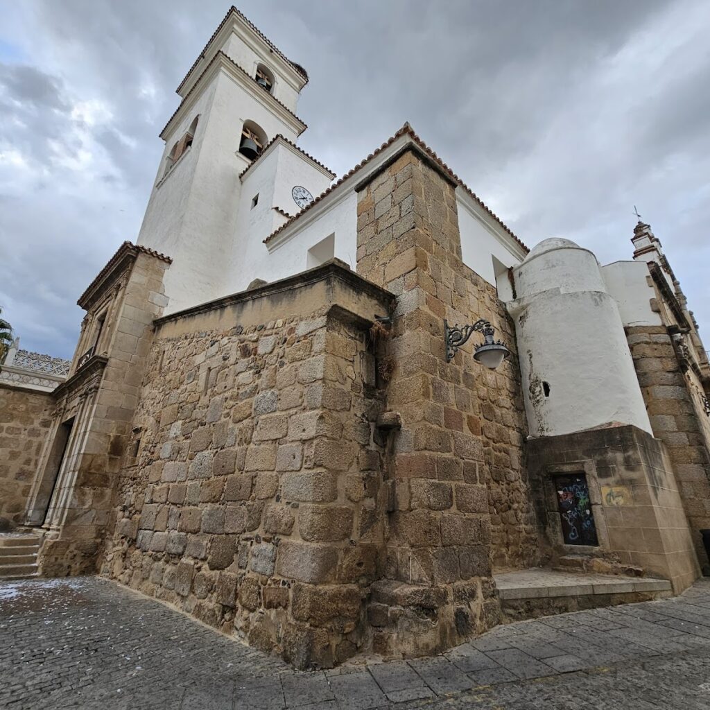 Co-cathedral of Saint Mary Major of Mérida: A Metropolitan Church in Spain 3 Co-cathedral of Saint Mary Major of Mérida