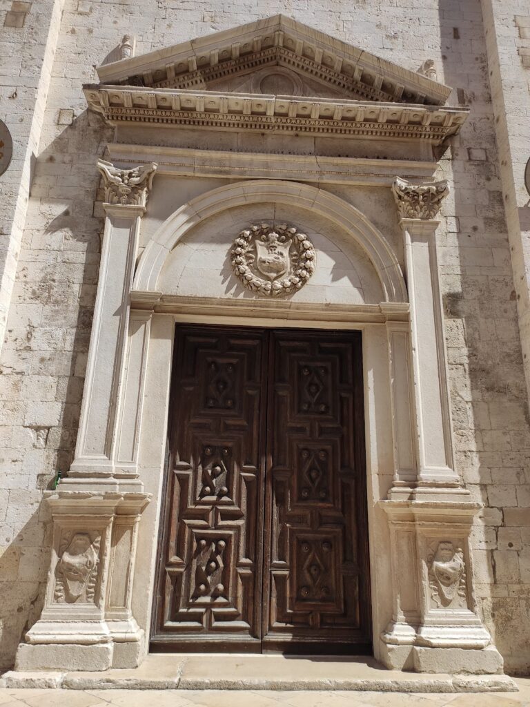 Barletta Cathedral: A Romanesque and Gothic Basilica in Italy 4 Barletta Cathedral