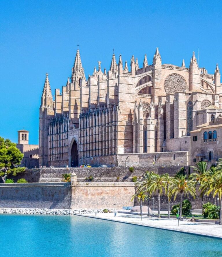 Palma Cathedral: A Gothic Cathedral and Episcopal Seat in Mallorca