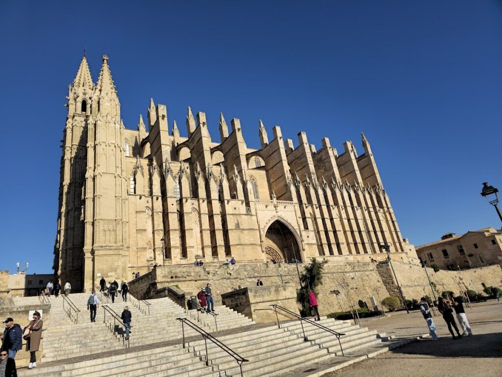 Palma Cathedral: A Gothic Cathedral and Episcopal Seat in Mallorca 2 Palma Cathedral