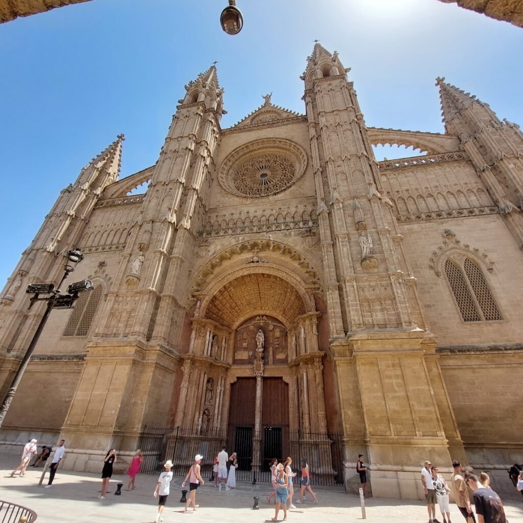 Palma Cathedral: A Gothic Cathedral and Episcopal Seat in Mallorca 3 Palma Cathedral