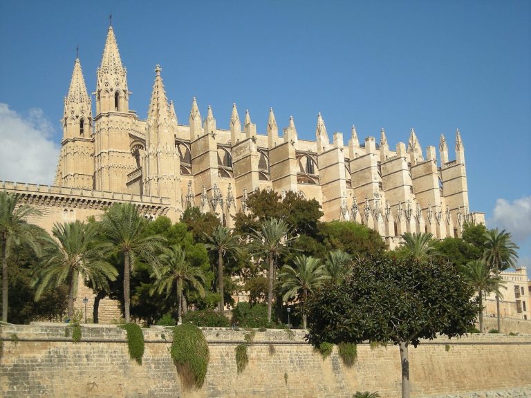 Palma Cathedral: A Gothic Cathedral and Episcopal Seat in Mallorca