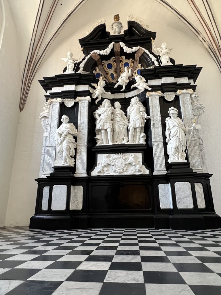 Aarhus Cathedral: Principal Church of the Diocese of Aarhus 4 Aarhus Cathedral