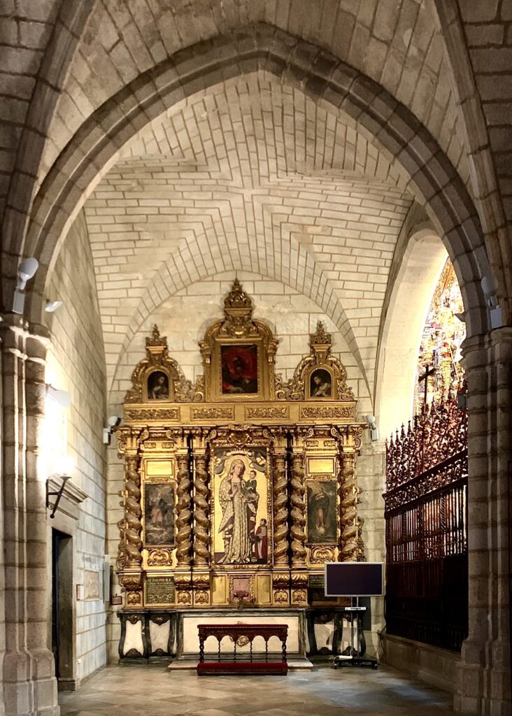 Badajoz Cathedral: A Fortress-Like Metropolitan Cathedral in Spain 4 Badajoz Cathedral