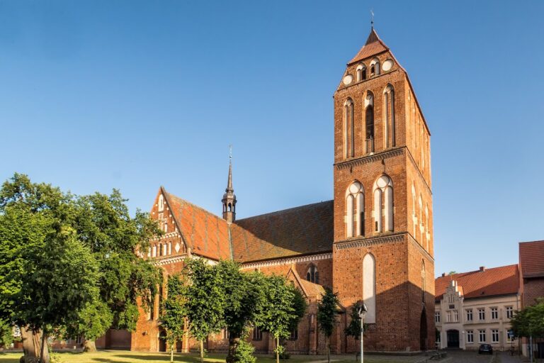 Güstrow Cathedral: A North German Brick Gothic Collegiate Church