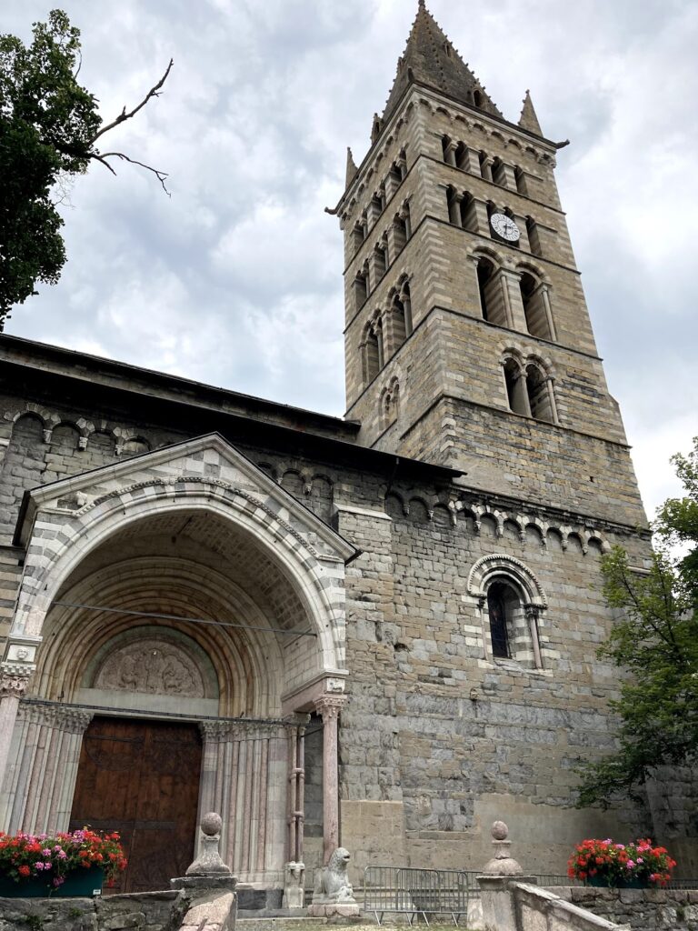 Embrun Cathedral: A Romanesque-Gothic Cathedral in France