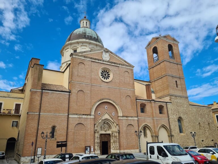 Basilica di San Tommaso Apostolo: Cathedral Basilica and Shrine of Saint Thomas in Ortona