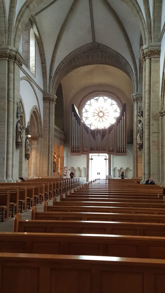 St. Peter's Cathedral: The Roman Catholic Cathedral of Osnabrück 3 St. Peter's Cathedral