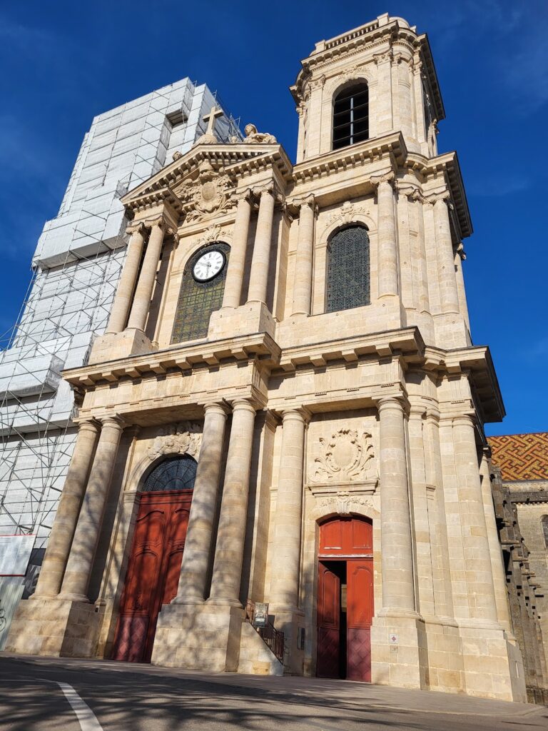 Langres Cathedral: A Romanesque-Gothic Cathedral in France 2 Langres Cathedral