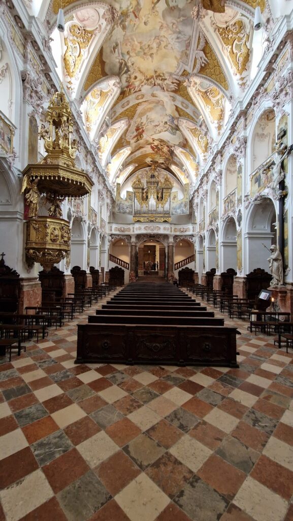 Freising Cathedral: Co-Cathedral of the Archdiocese of Munich and Freising 2 Freising Cathedral
