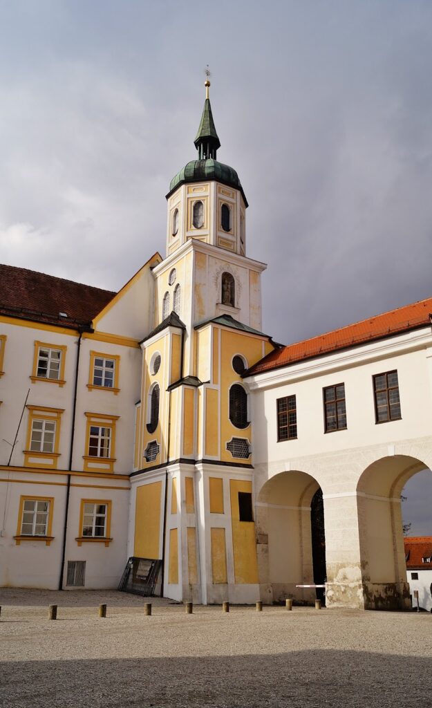 Freising Cathedral: Co-Cathedral of the Archdiocese of Munich and Freising 3 Freising Cathedral