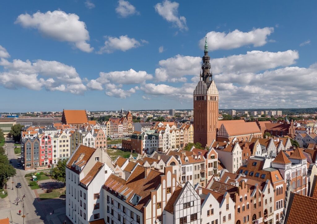 St. Nicholas Cathedral, Elbląg: A Historic Parish Church and Cathedral in Poland 1 St. Nicholas Cathedral, Elbląg