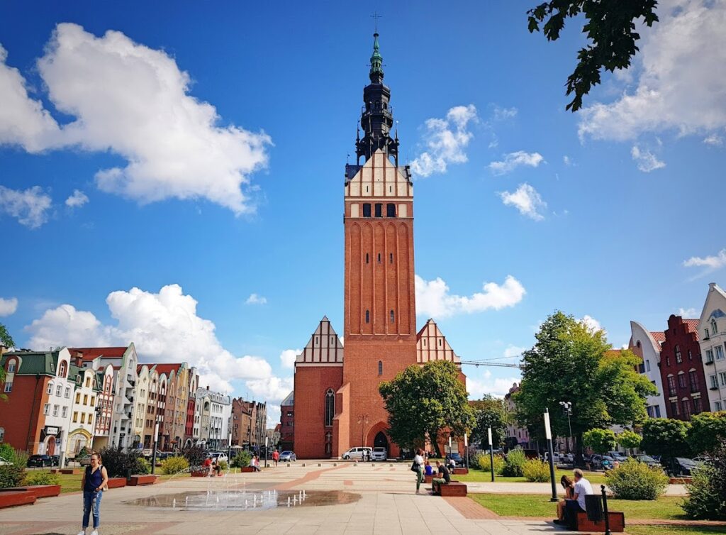 St. Nicholas Cathedral, Elbląg: A Historic Parish Church and Cathedral in Poland 2 St. Nicholas Cathedral, Elbląg