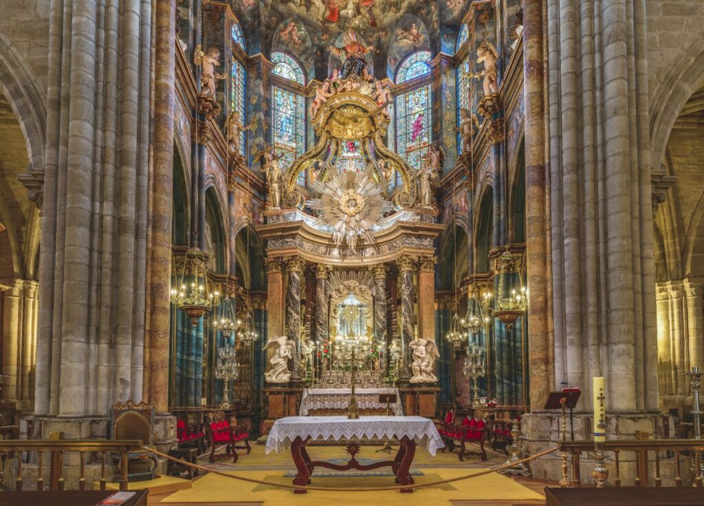 Lugo Cathedral: A Romanesque Cathedral in Galicia, Spain 1 Lugo Cathedral