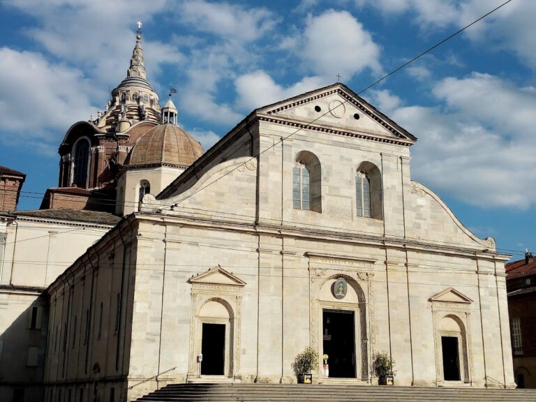 Turin Cathedral: Metropolitan Cathedral and Home of the Turin Shroud