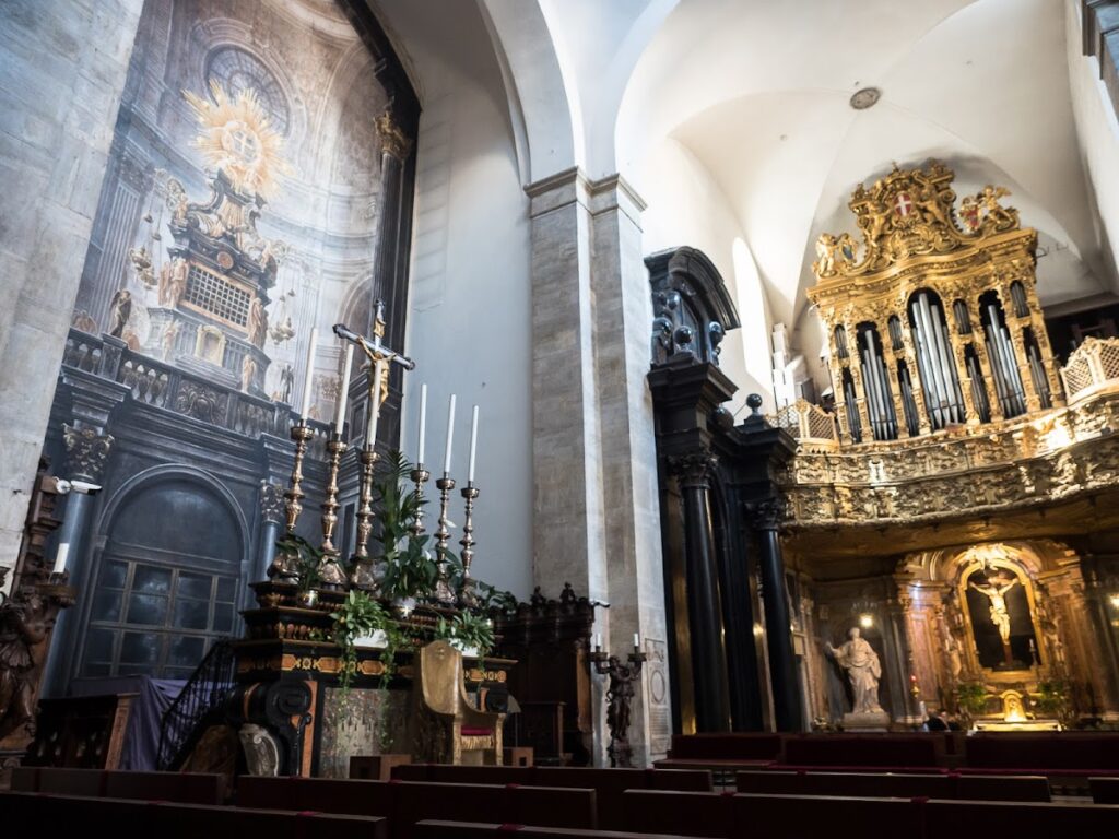 Turin Cathedral: Metropolitan Cathedral and Home of the Turin Shroud 5 Turin Cathedral