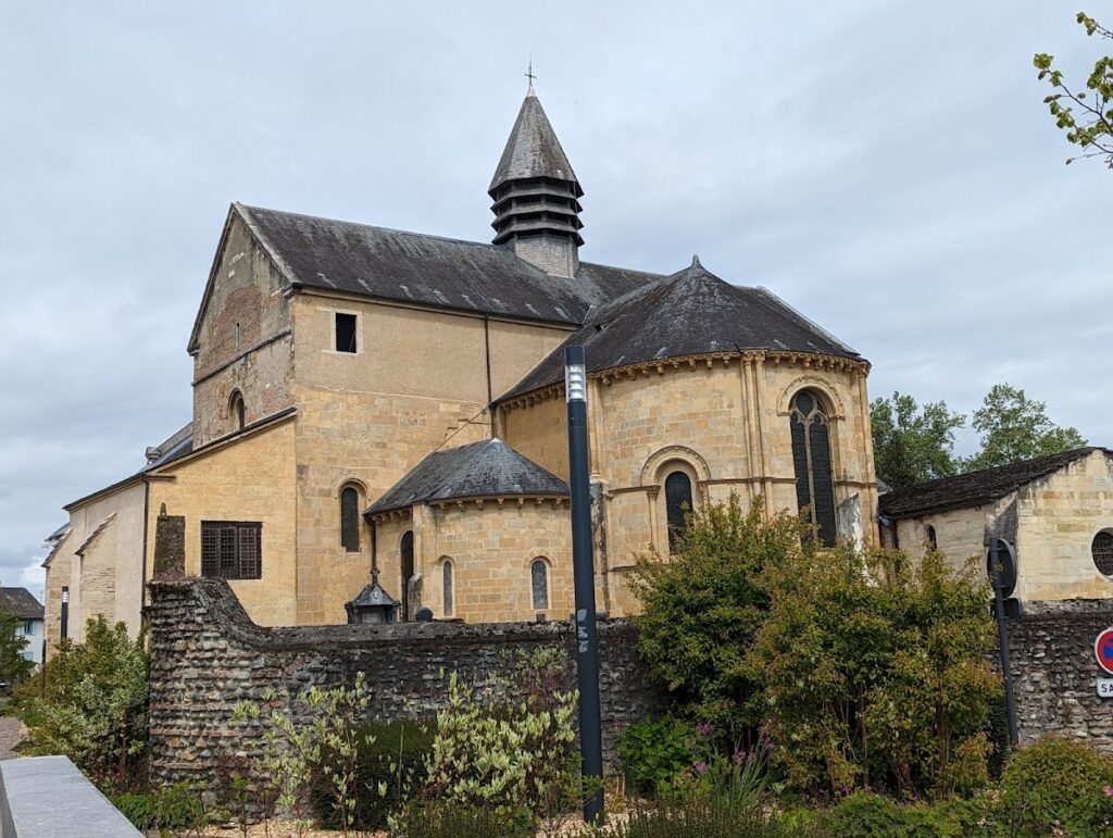 Lescar Cathedral: A Romanesque Co-Cathedral in France 1 Lescar Cathedral