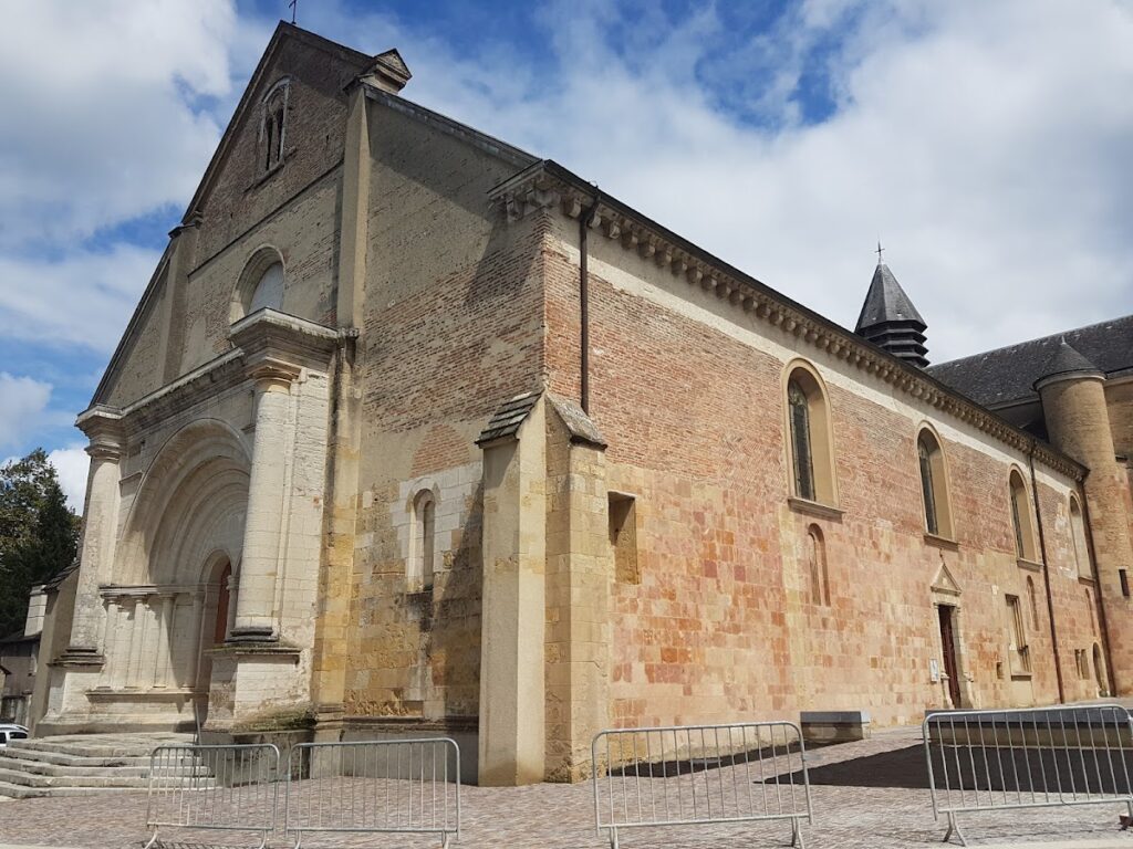 Lescar Cathedral: A Romanesque Co-Cathedral in France 3 Lescar Cathedral