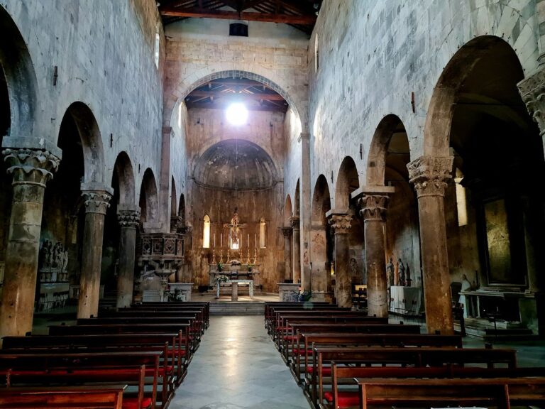 Carrara Cathedral: A Romanesque and Gothic Collegiate Church in Italy