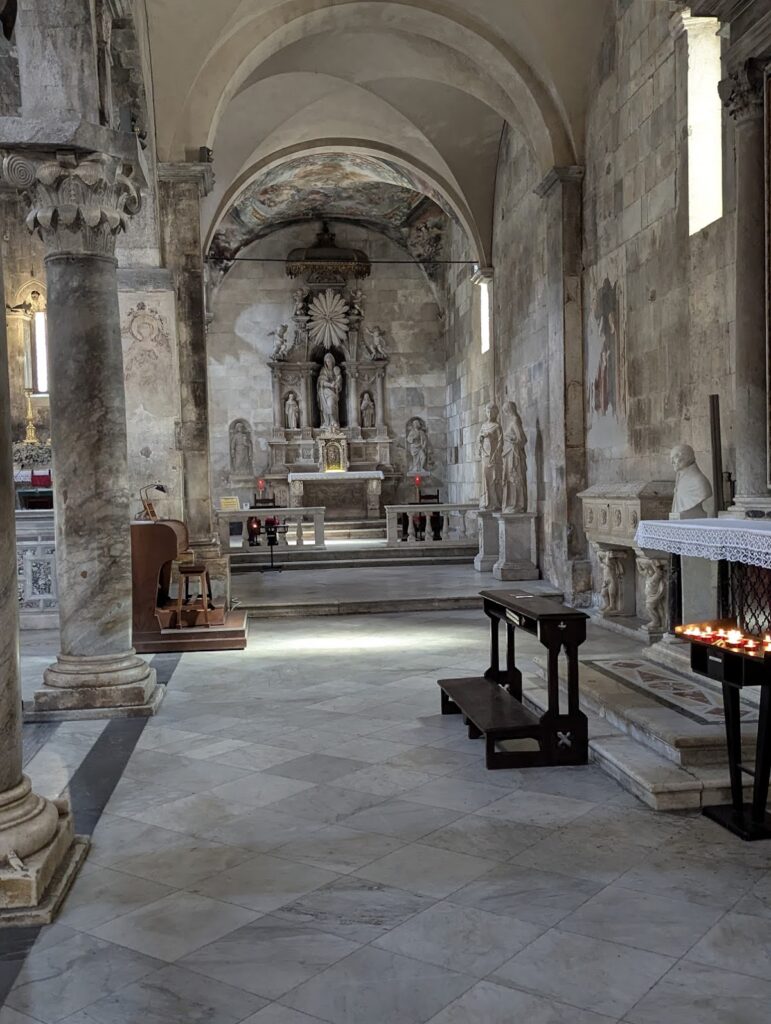Carrara Cathedral: A Romanesque and Gothic Collegiate Church in Italy 3 Carrara Cathedral