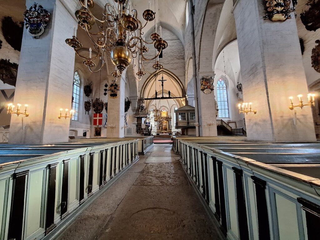 St. Mary's Cathedral: Tallinn's Lutheran Episcopal Cathedral 2 St. Mary's Cathedral