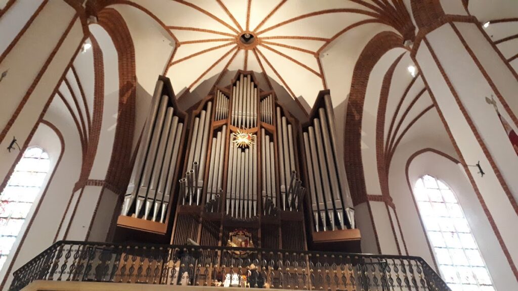 St. John's Archcathedral: Warsaw's Archdiocesan Cathedral and National Pantheon 1 St. John's Archcathedral