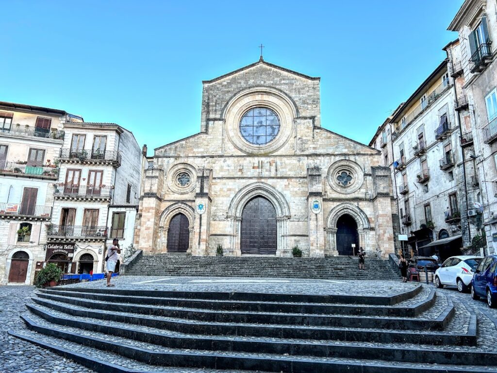 Cathedral of Cosenza: The Archdiocesan Cathedral of Santa Maria Assunta 2 Cathedral of Cosenza