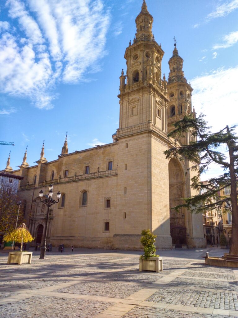 Co-cathedral of Santa María de la Redonda: A Historic Church in Logroño 2 Co-cathedral of Santa María de la Redonda