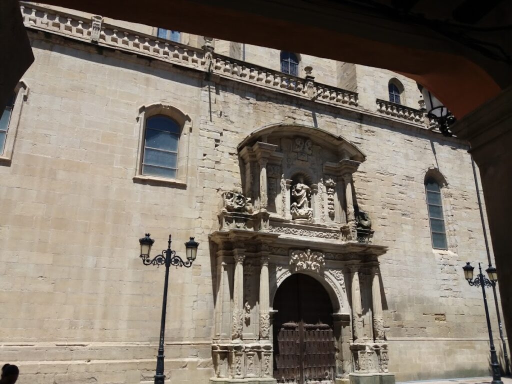 Co-cathedral of Santa María de la Redonda: A Historic Church in Logroño 4 Co-cathedral of Santa María de la Redonda