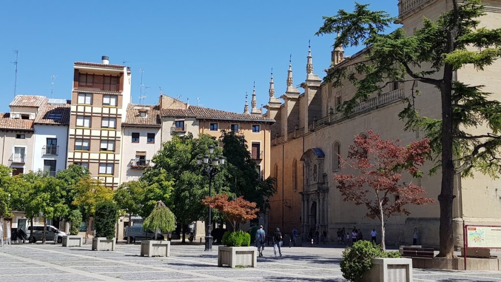 Co-cathedral of Santa María de la Redonda: A Historic Church in Logroño 5 Co-cathedral of Santa María de la Redonda
