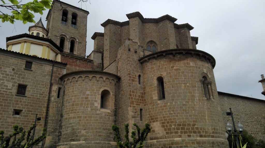 Solsona Cathedral: A Romanesque, Gothic, and Baroque Cathedral in Spain 1 Solsona Cathedral