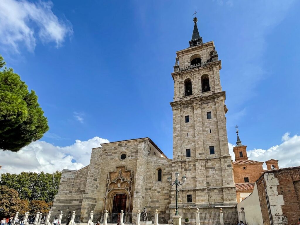 Cathedral of los Santos Niños Justo y Pastor de Alcalá de Henares: Seat of the Diocese 2 Cathedral of los Santos Niños Justo y Pastor de Alcalá de Henares