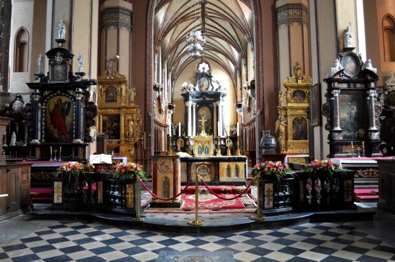Archcathedral Basilica of the Assumption of the Blessed Virgin Mary and Saint Andrew in Frombork: Cathedral of Warmia