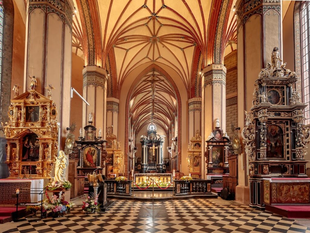 Archcathedral Basilica of the Assumption of the Blessed Virgin Mary and Saint Andrew in Frombork: Cathedral of Warmia 2 Archcathedral Basilica of the Assumption of the Blessed Virgin Mary and Saint Andrew in Frombork