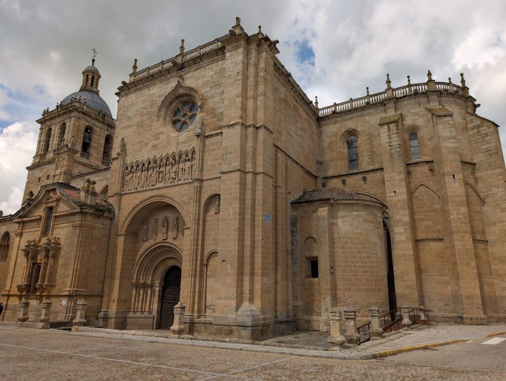 Ciudad Rodrigo Cathedral of Santa María: A Romanesque and Gothic Cathedral in Spain 1 Ciudad Rodrigo Cathedral of Santa María
