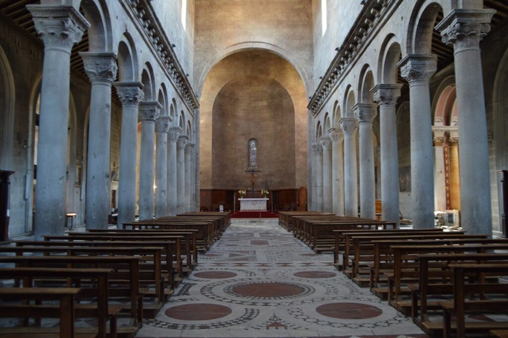Viterbo Cathedral: Episcopal Seat and Papal Church in Italy 1 Viterbo Cathedral