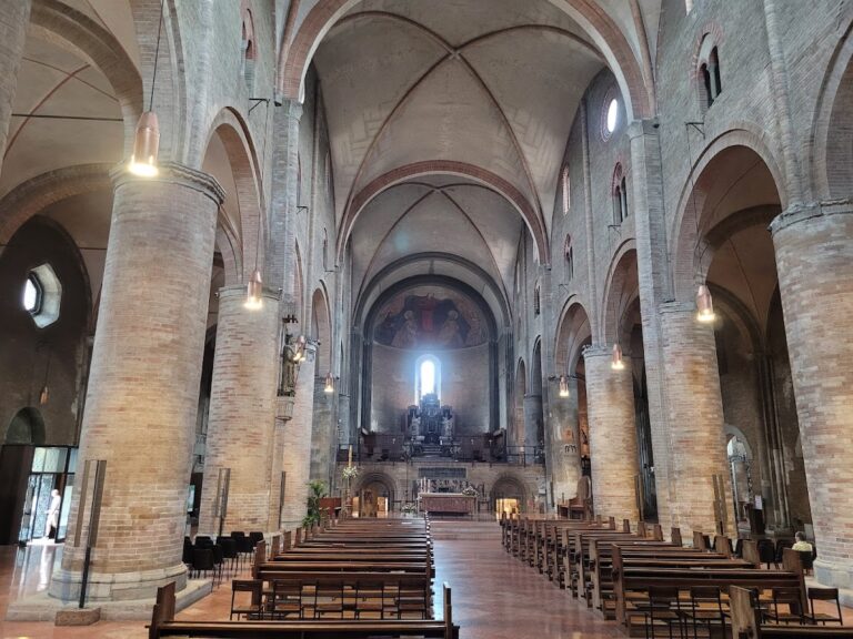 Lodi Cathedral: Romanesque Cathedral Basilica in Italy