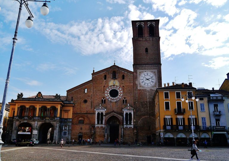Lodi Cathedral: Romanesque Cathedral Basilica in Italy