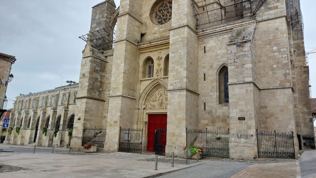 Condom Cathedral: A Former Cathedral and Southern Gothic Church in France 5 Condom Cathedral