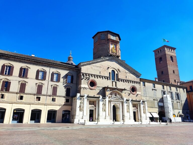 Reggio Emilia Cathedral: The Mother Church of Reggio Emilia